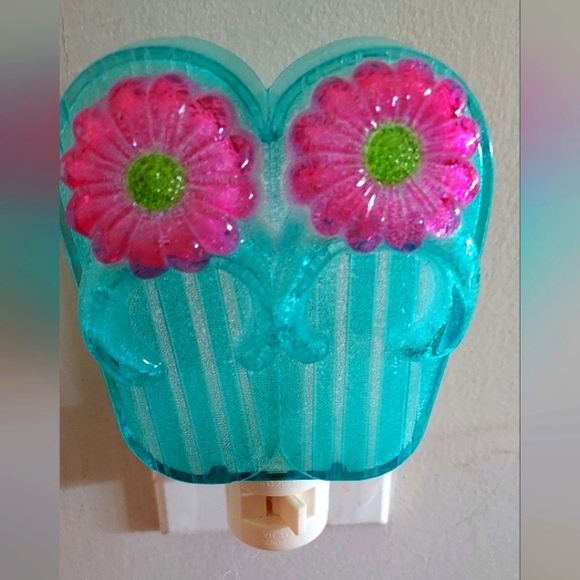 Night Light Blue And Pink Flip Flop Sandals Beach Ocean Summer - Picture 1 of 8